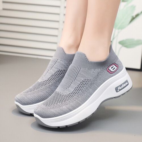 2026 summer soft sole breathable women's shoes height-increasing sneakers spring thick sole women's casual shoes Western-style all-matching soft sole