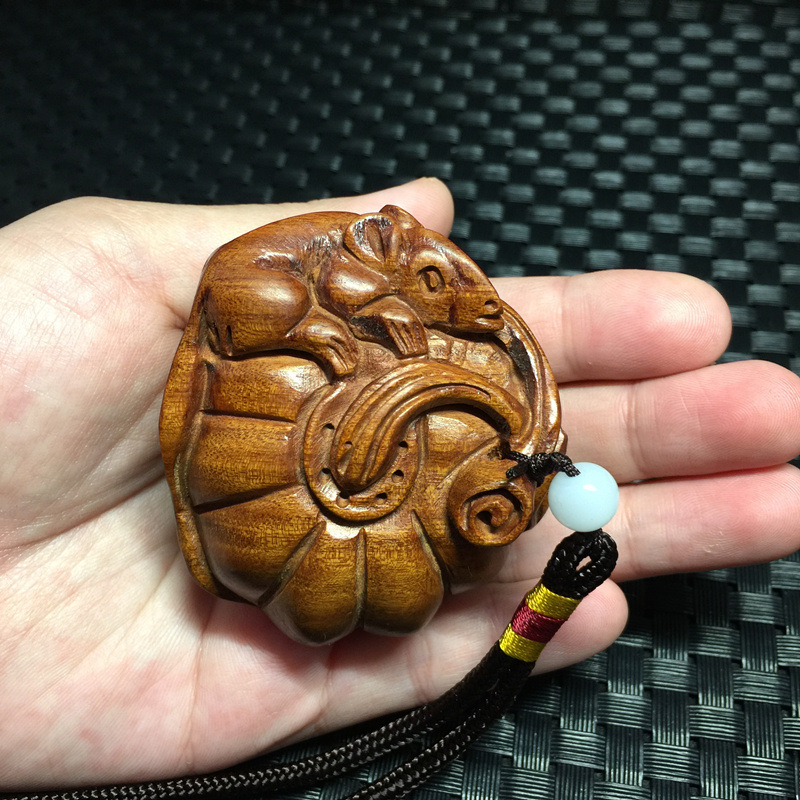 ラオスの黄花梨の木の彫刻のハンドルの木の工芸品の小さい置物の実木の彫刻は贈り物の小さい部品を遊びます。|undefined