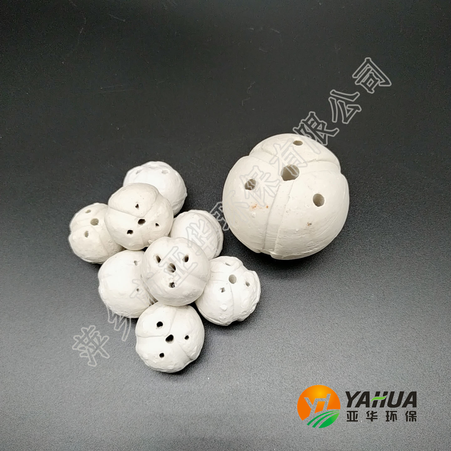 四孔带槽瓷球 亚华  惰性氧化铝瓷球  开孔瓷球