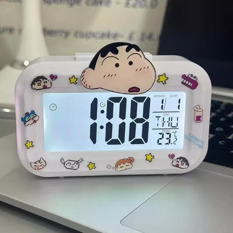 新型クレヨンしんちゃん目覚まし時計は夜光のベッドの頭の時計を持っています。|undefined