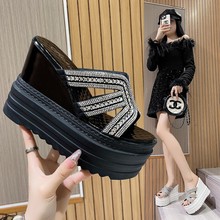 34码跨境外穿坡跟拖鞋女松糕2025夏季新款厚底水钻时尚凉拖鞋wish