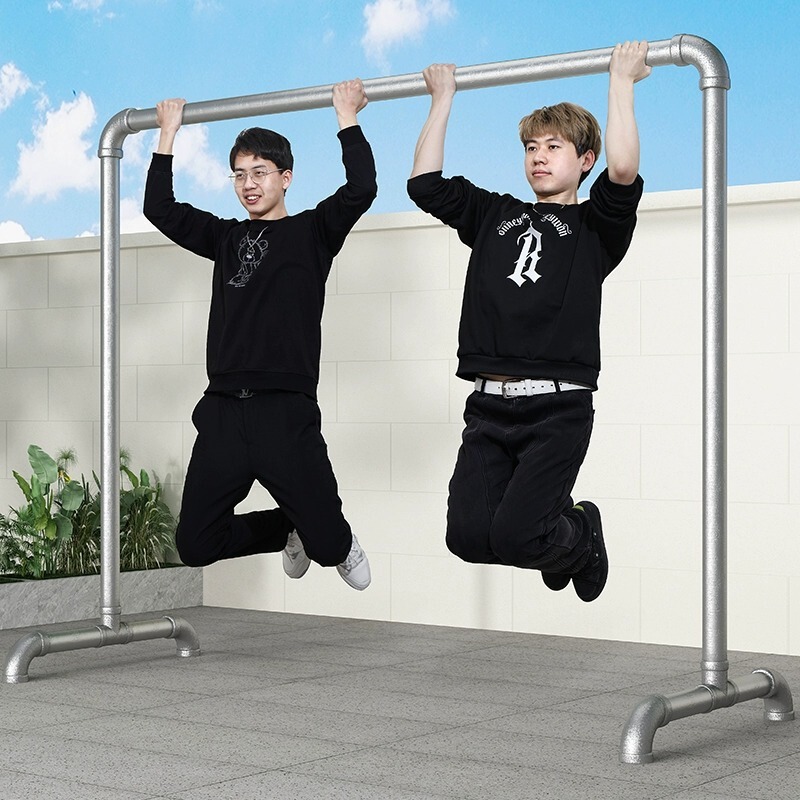 Steel pipe clothes rack, single-rod galvanized plumbing pipe, extra-thick, floor-standing, vertical, for balcony and outdoor clothes drying, galvanized Steel pipe clothes rack, single-rod galvanized plumbing pipe, extra-thick, floor-standing, vertical, for balcony and outdoor clothes drying, galvanized