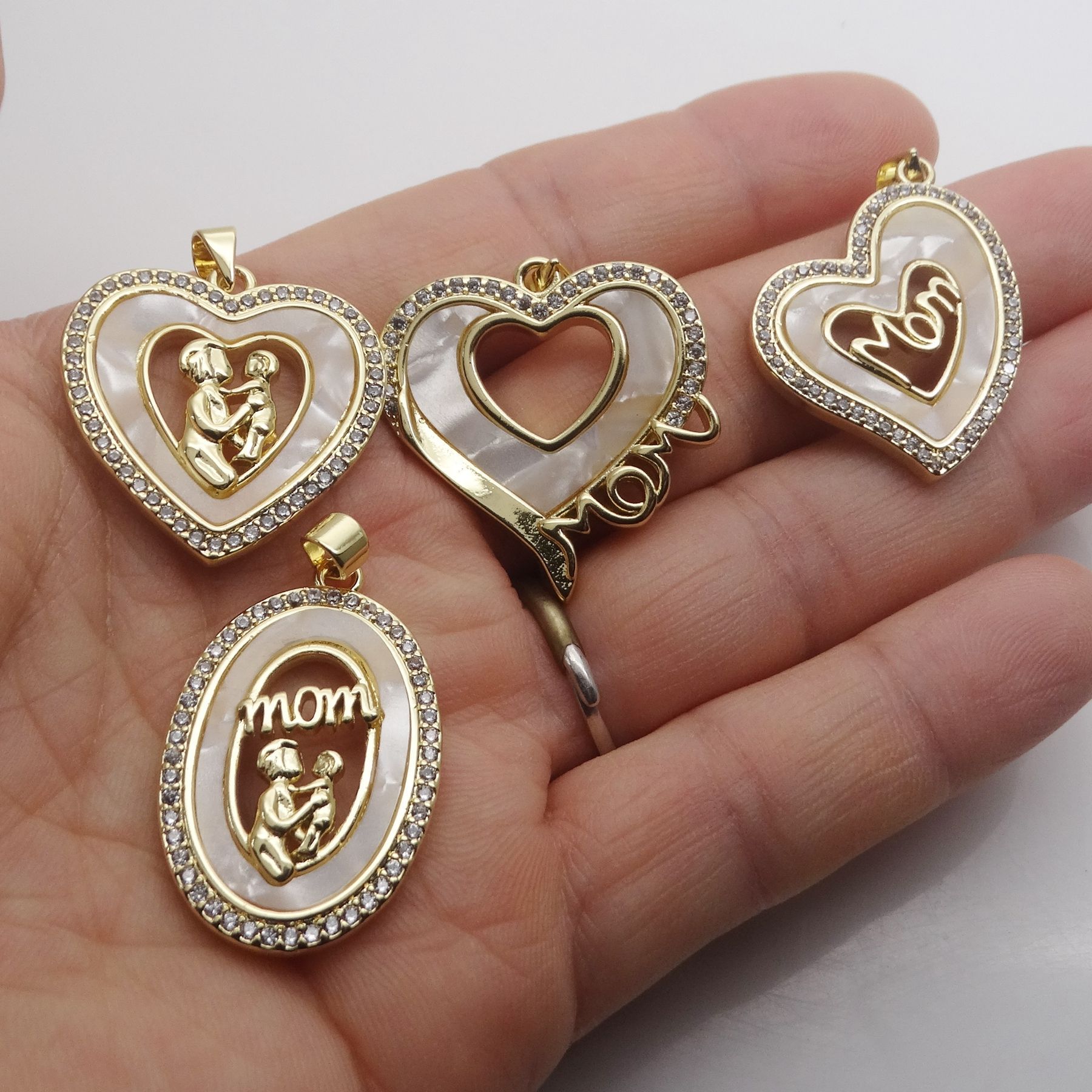 7g Weight Copper Pendant Material Zircon Inlay Material Pendant Necklace Classification Copper Chain Material 1 Piece Quantity Casual Occasion Copper Material Letter, Heart Shape Pattern Women's Gender Inlay Design Simple Style Style Copper Inlay Letter Heart Shape Zircon Pendant Necklace 无