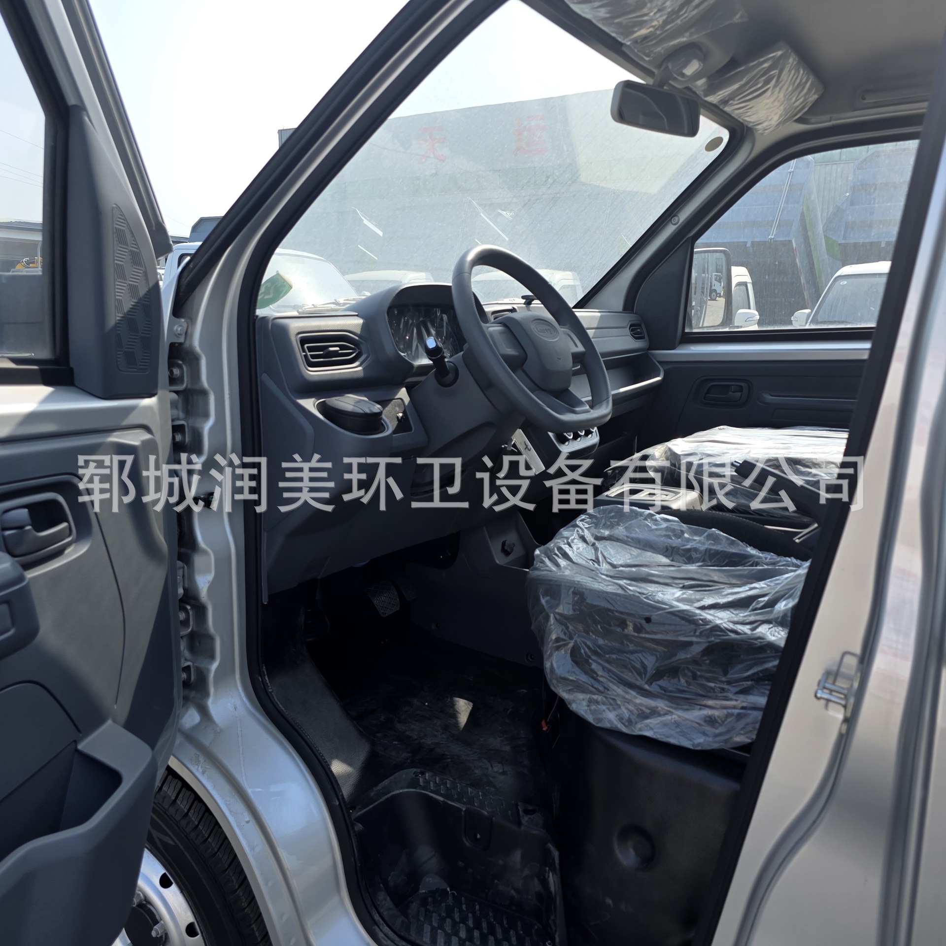 Electric Three-Wheel Garbage Truck with Self-Loading and Unloading Function, 6 Cubic Meters, for Property Management and Community Waste Transport