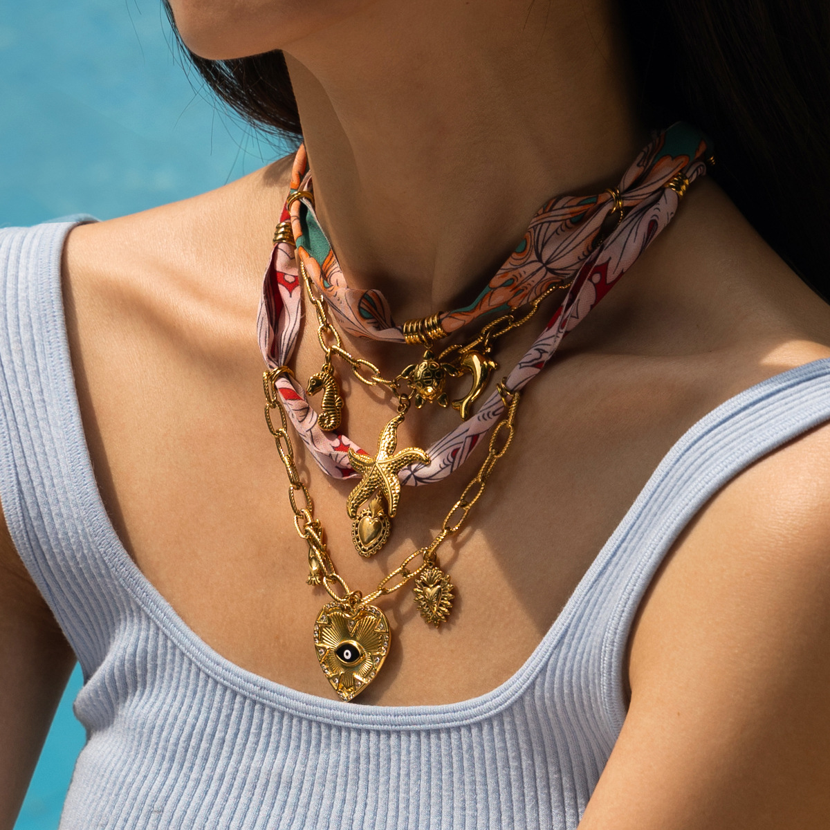 Collar de acero inoxidable de lujo ligero y nicho de oro de 18 quilates para mujeres de moda en el viento collar de acero de titanio