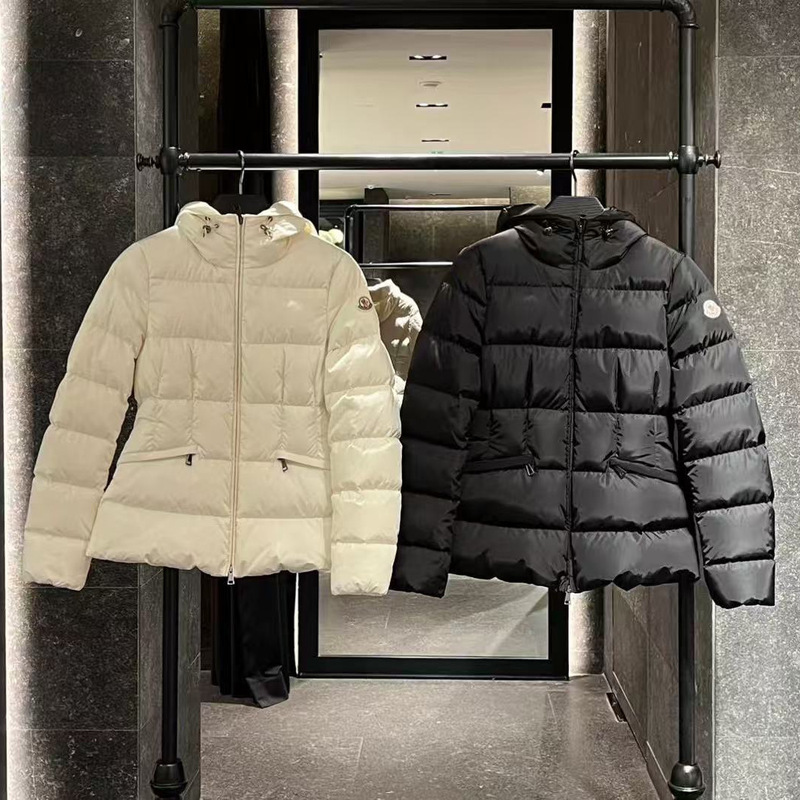 Autumn and winter hooded down jacket for women, slim fit, short style, lightweight, windproof, with zipper pockets, simple and versatile down coat