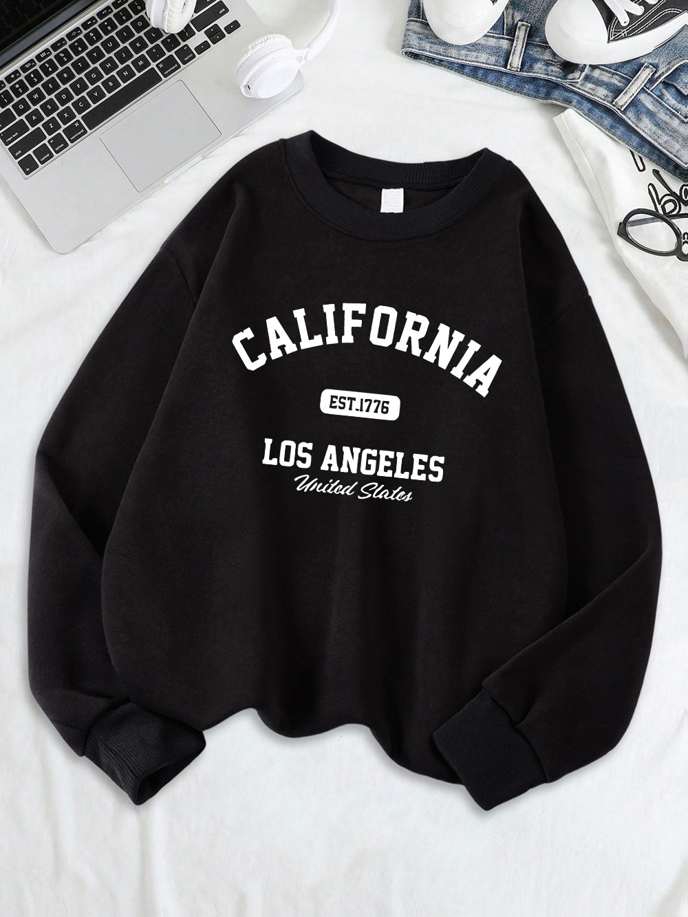 Sports hoody with a round collar