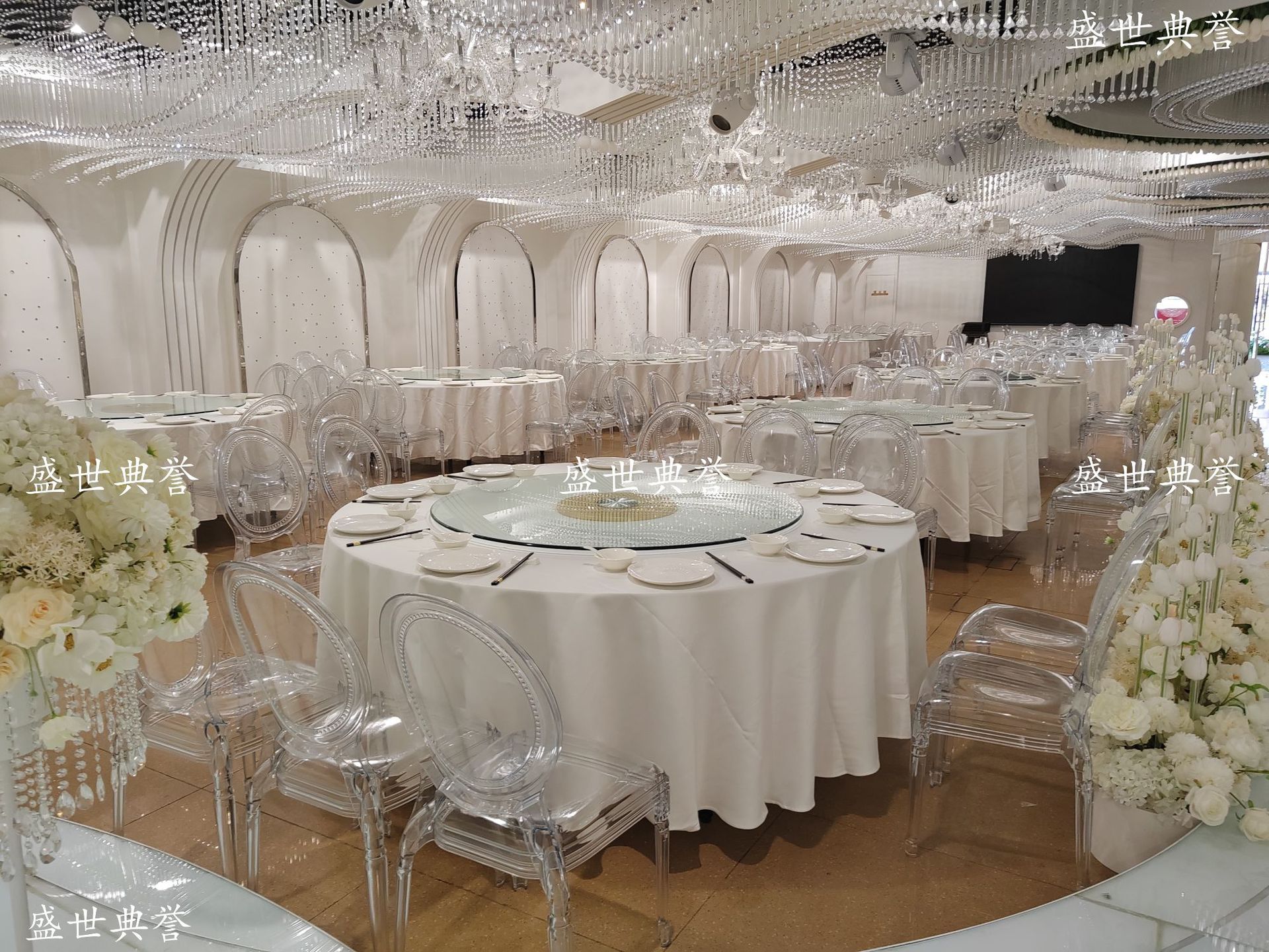 Hangzhou foreign trade wholesale acrylic bamboo joint chairs, outdoor wedding transparent chairs, hotel banquet hall wedding banquet princess chairs pic 4