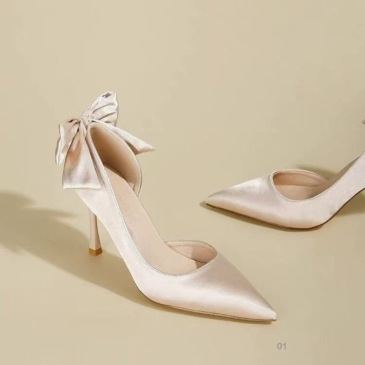 White high-heeled shoes with bow, universal wedding shoes