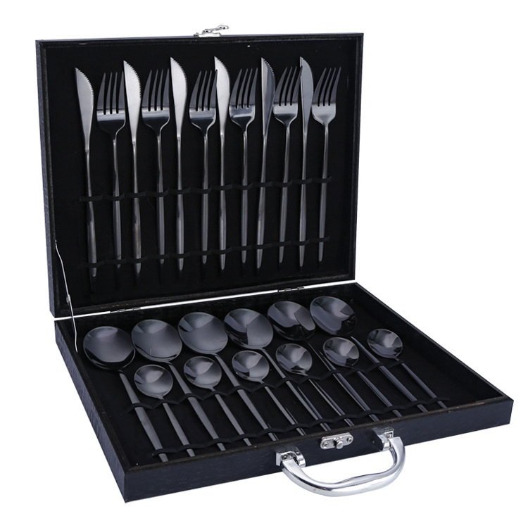 Juego de vajilla occidental Juego de 24 piezas de acero inoxidable portugués Cuchillo de carne de estilo europeo, tenedor y cuchara traje de caja de regalo