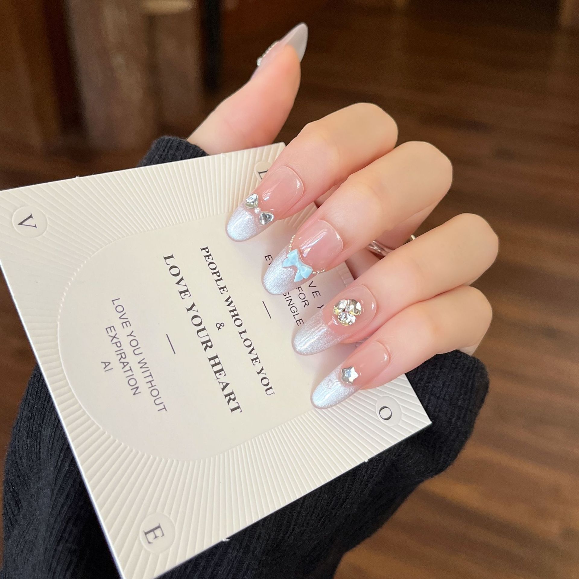 Puro uso manual de uñas elípticas azul pálido francés ojo de gato manicure parche de manicure de alta calidad