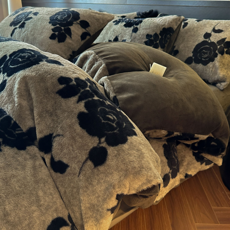 Cross-Border Foreign Trade Specializes in Class a Maillard Rabbit Plush Warm Printed Four-Piece Set of Taiwan Bed Bags, Fitted Sheets and Bedding Products Cross-Border Foreign Trade Specializes in Class a Maillard Rabbit Plush Warm Printed Four-Piece Set of Taiwan Bed Bags, Fitted Sheets and Bedding Products
