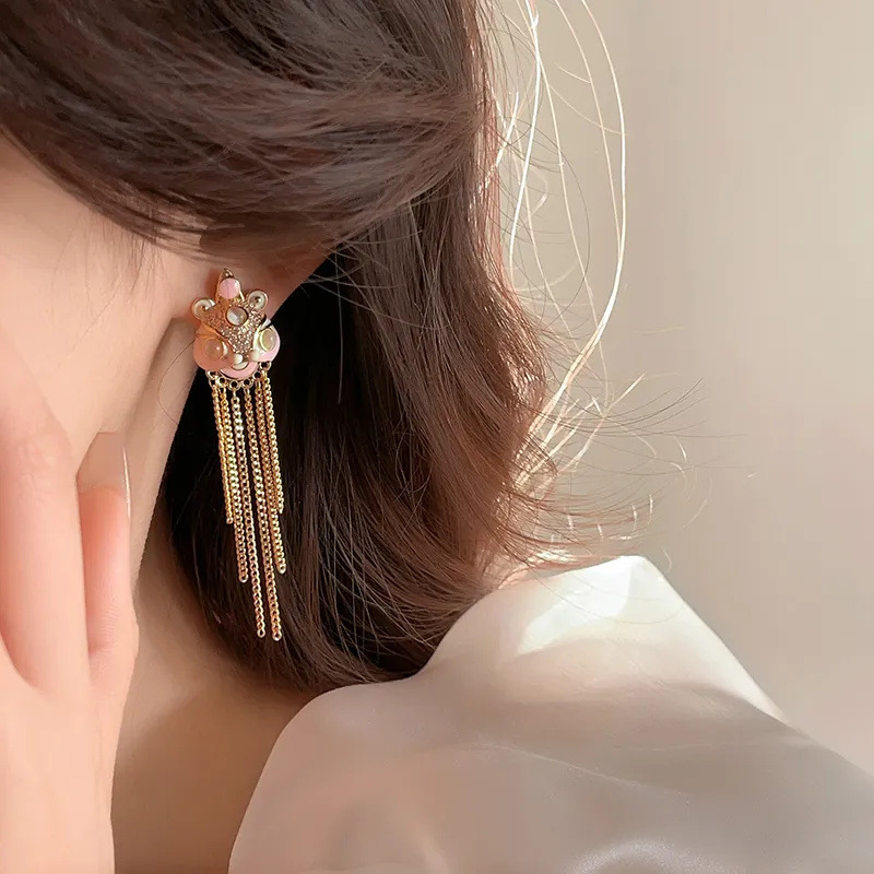 Brincos de tarracha com borla dança do leão estilo chinês prata_voghion.com