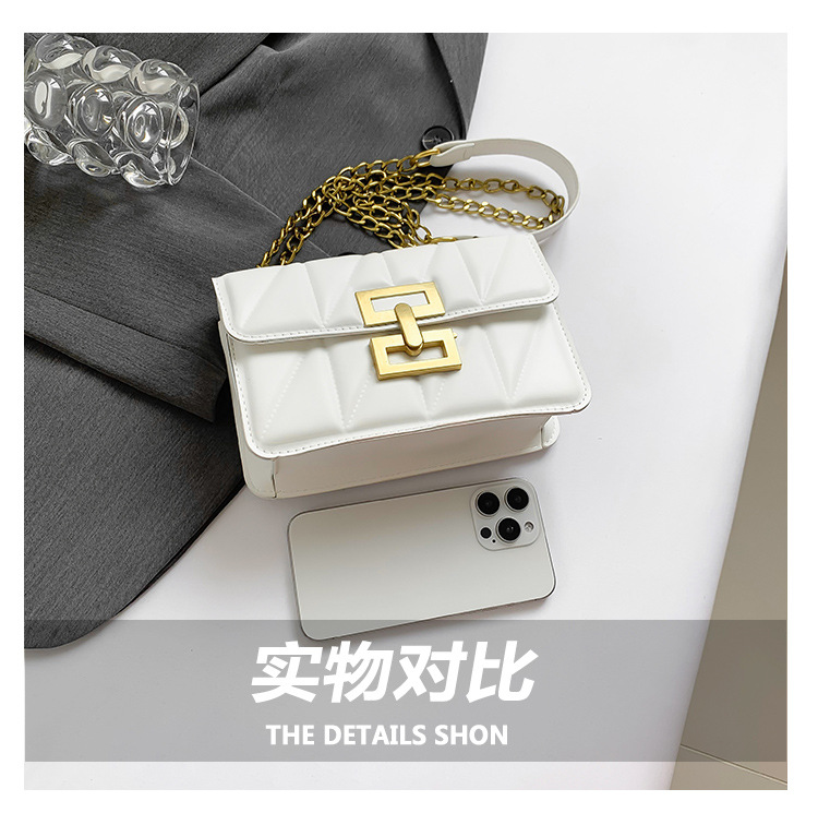 A stylish commuter diamond-patterned lock buckle small square bag, a versatile commuter single-shoulder bag, a new 2024 model, a women's crossbody bag undefined