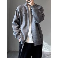 純色のニットの上着の男性のタイプの春秋の怠惰な高級感のカーディガンの日系の復古のごろつきのかっこいい立襟のセーター