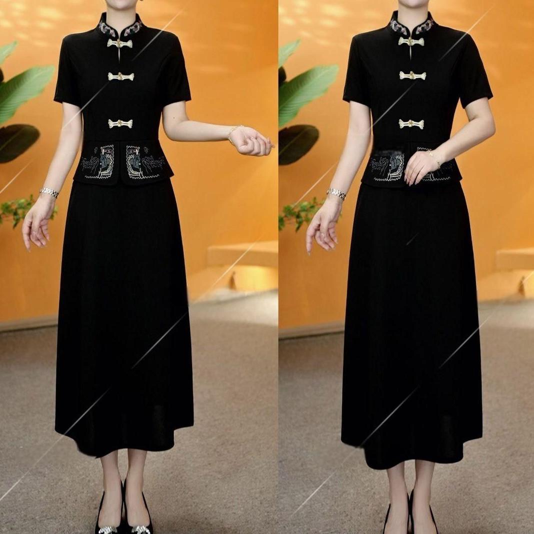 블랙 자수 반소매