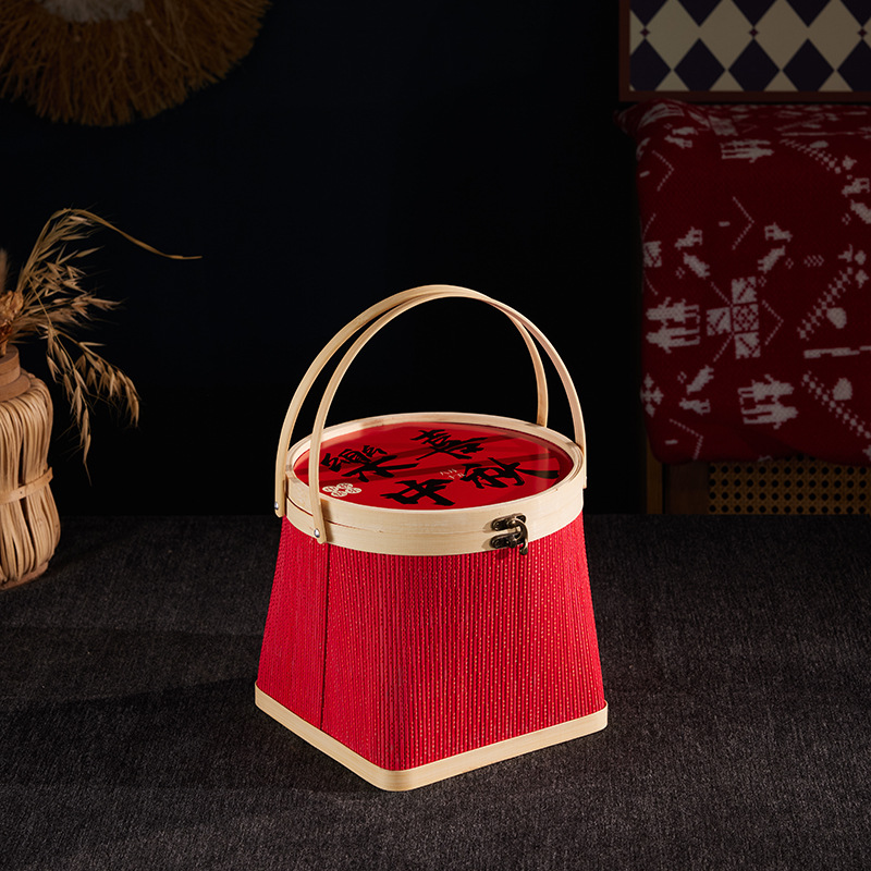 44 красный маленький размер с крышкой 01; 22*20*20