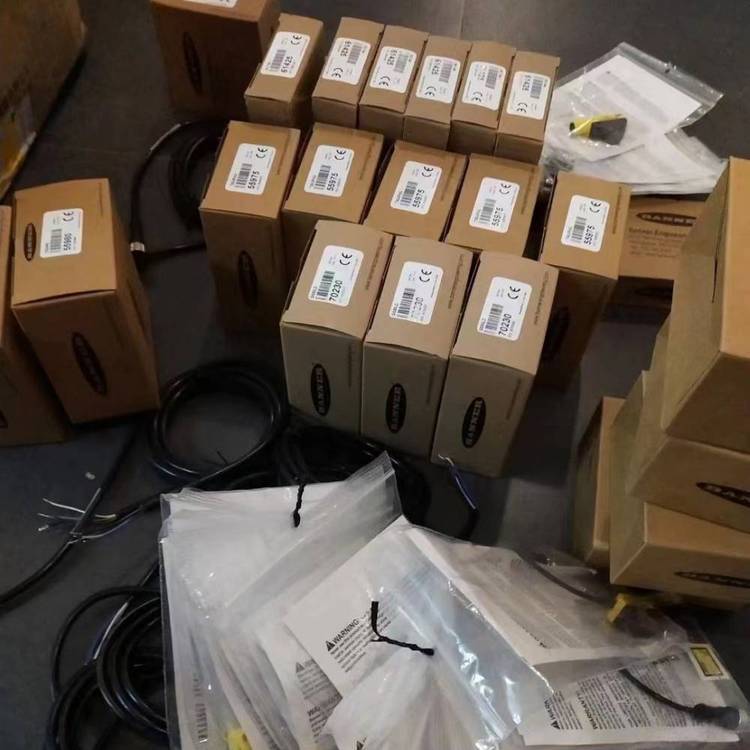 ***BANNER邦纳S18UBAQ小巧款圆柱形超声波传感器