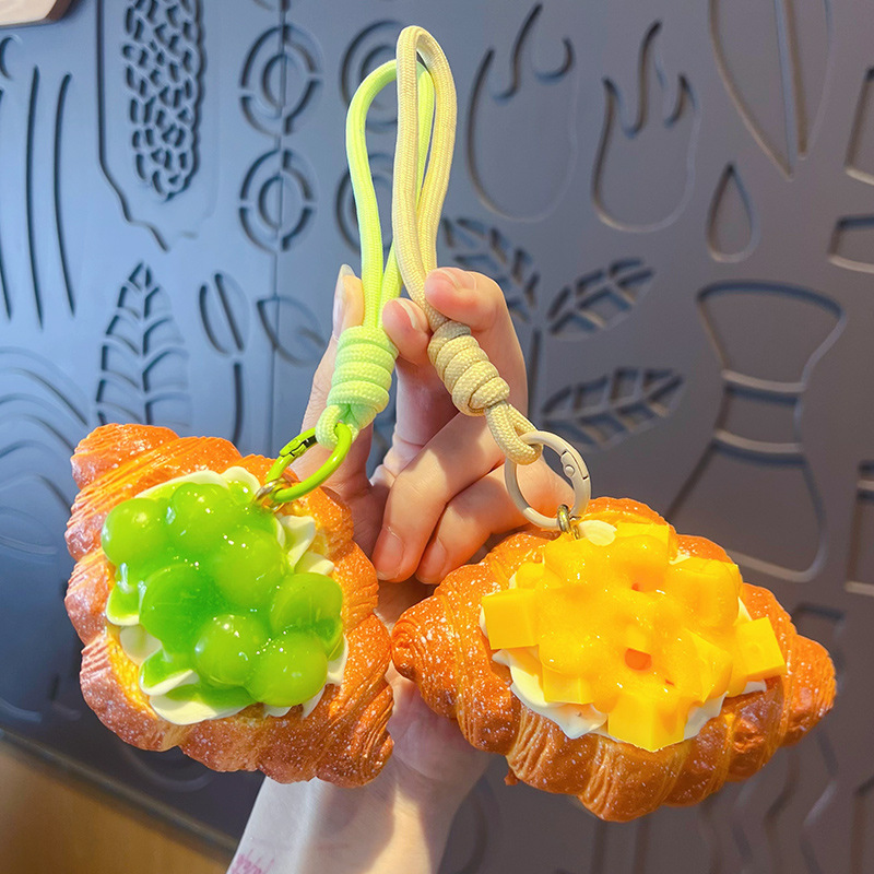 Simulación horneado pan sándwich de frutas llavero colgante creativo PU puede celebrar la comida bolsas de juguetes llavero colgante pequeño