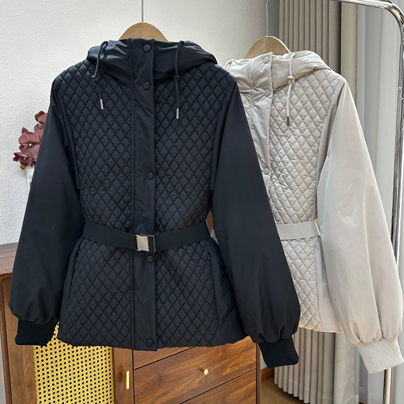 Short fitted brace with hood