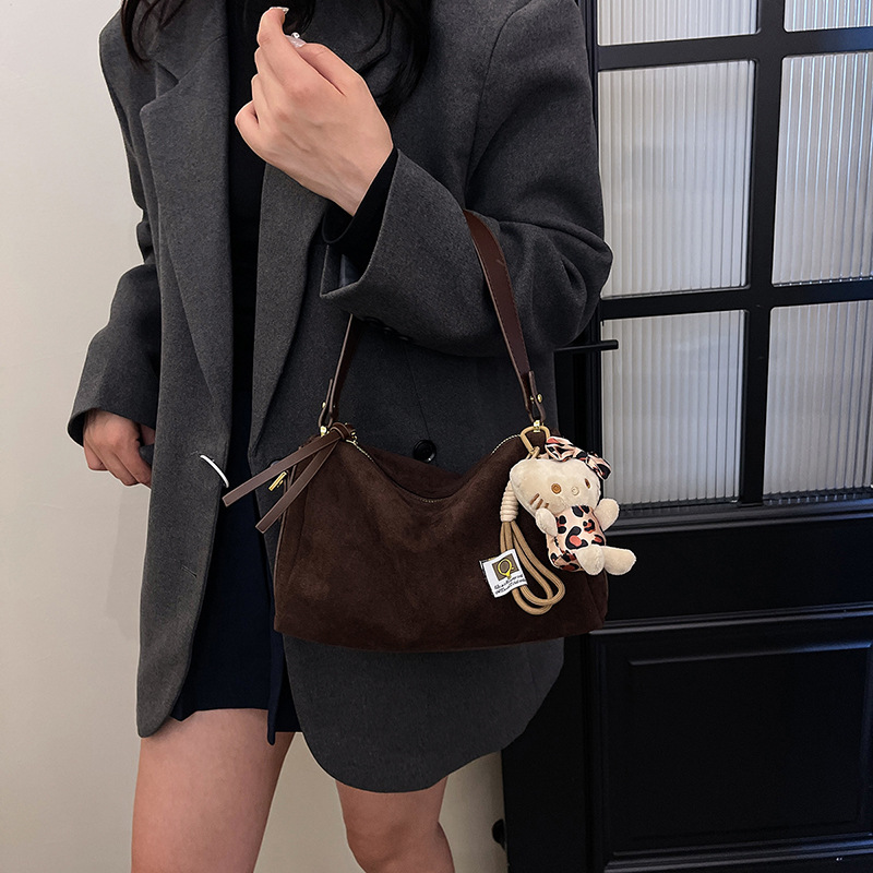 2025 nuevo otoño invierno esmerilado bolso de brazo portátil bolso de hombro de mujer bolso de almohada de viaje simple bolso de mochila