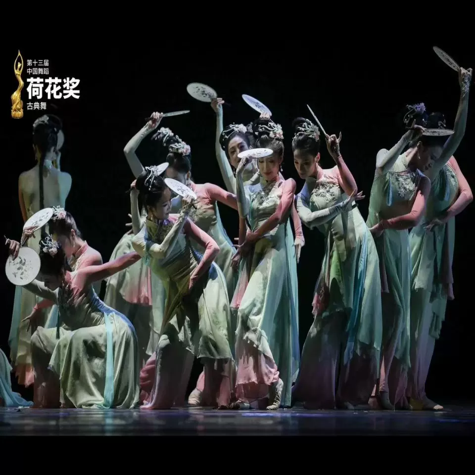 淡妆浓抹总相宜舞蹈服装女子团扇群舞表演服古典舞演出服套装绿色