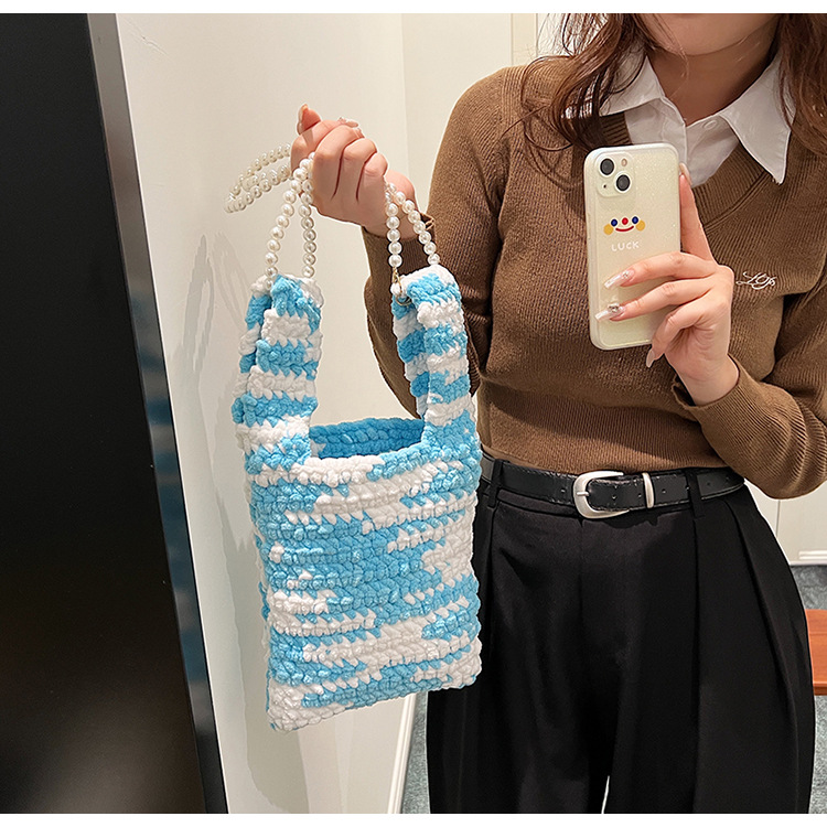 Women's Medium Knit Color Block Elegant Open Handbag display picture 10