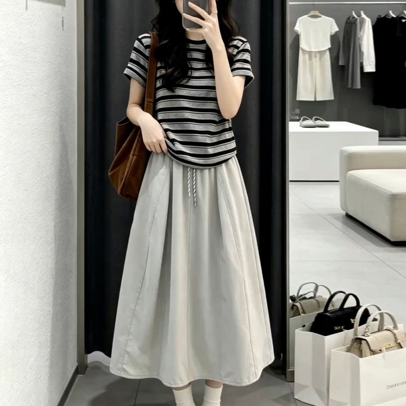Korean Retro Fashion Lazy Style Complete Set of Knitted Plaid Sweater, Backless Gray Coat, Cardigan, and Dress Set
