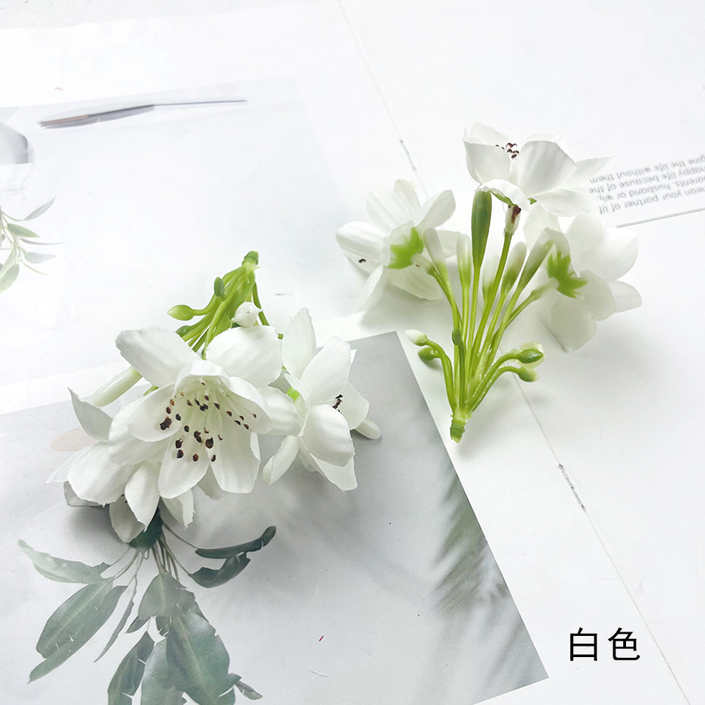 Simulación de flores 3 cabeza mini cadena de loto DIY tela de seda flores falsas tocado de flores material de broca de flores para hacer decoración de salón de bodas