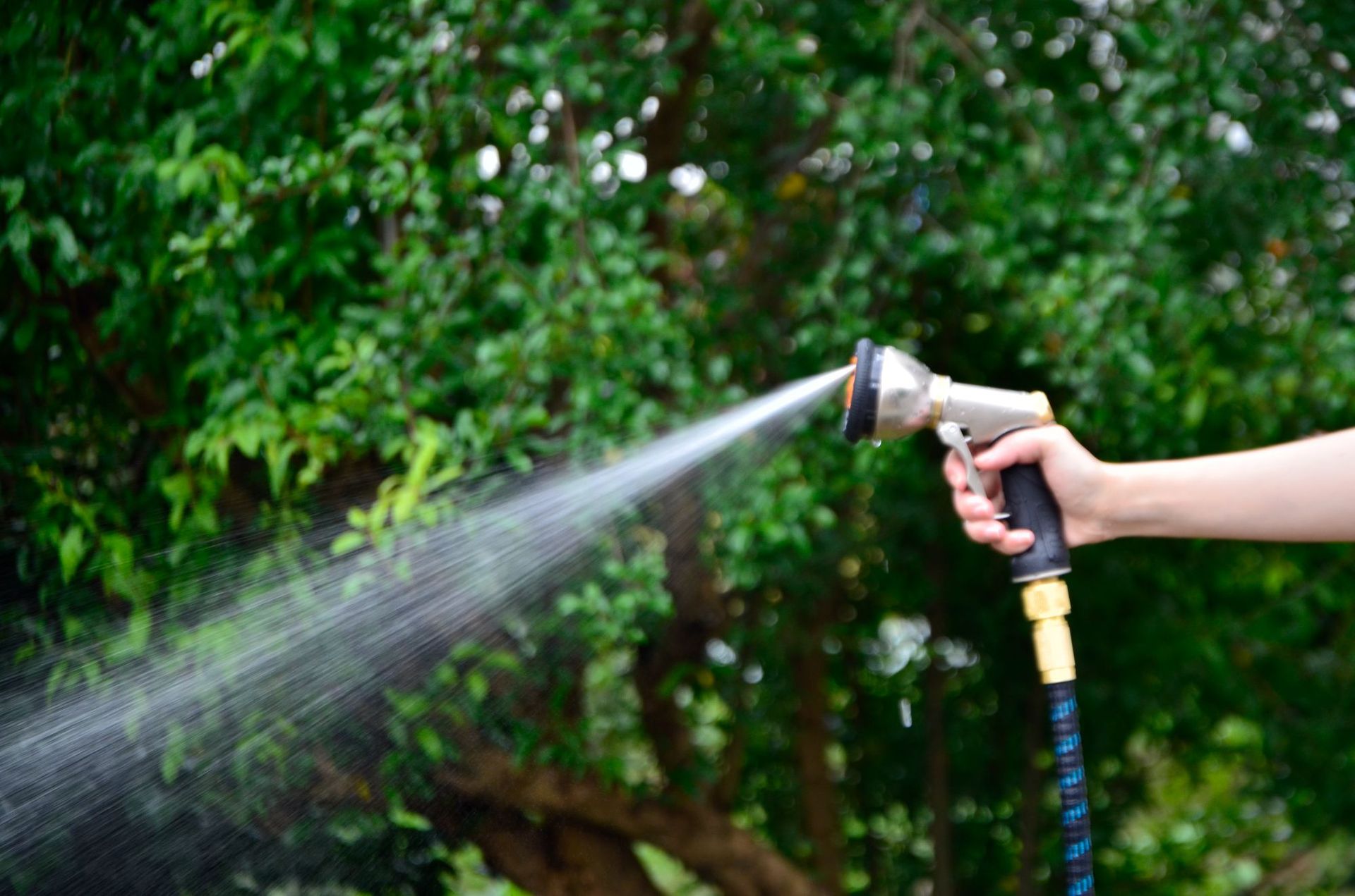 Telescopic water hose high pressure car washing water gun household washing car watering tool easy to store magic tube blue and black