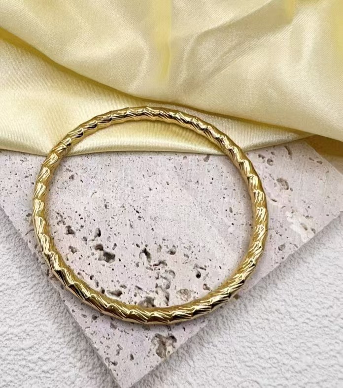 Gold Hollow Design Stainless Steel Bangle Bracelet for Women detail image 8