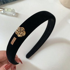 Retro French velvet black camellia high top headband for women, autumn and winter, elegant and sophisticated hair accessory
