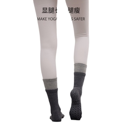 Thickened anti-slip crew length Pilates socks made of pure cotton for women, professional fitness sports socks wholesaler
