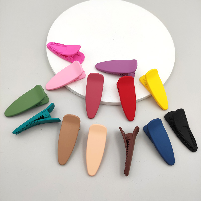 Plastic hairgrip drop-shaped
