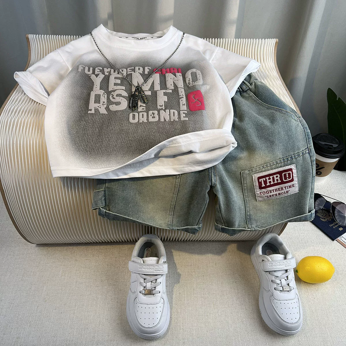 Мальчик летняя одежда Жареная улица костюм 2025 новый классный красивый ребенок летняя одежда детское хлопковое с короткими рукавами набор из двух частей