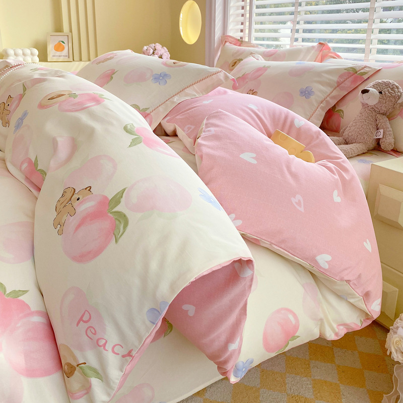 복숭아를 따는 다람쥐