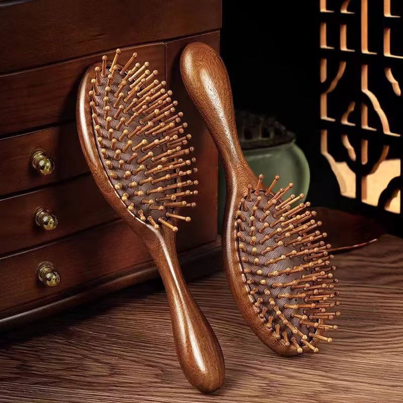 Escova de cabelo de madeira de sândalo com almofada de ar_voghion.com
