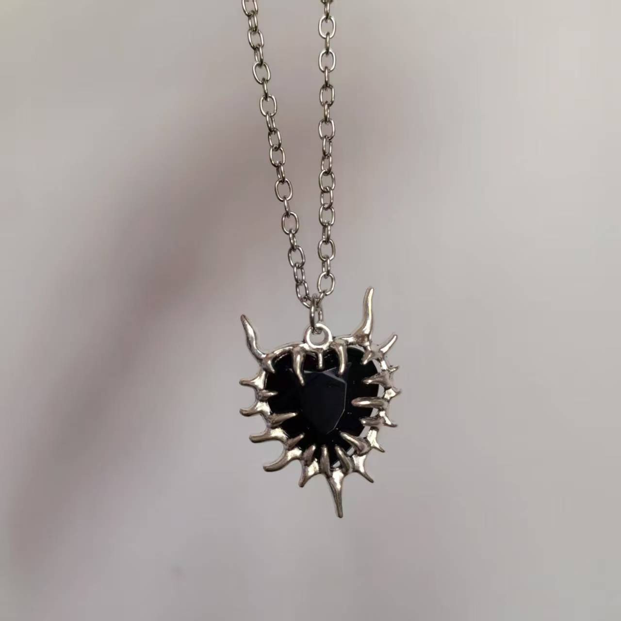 검은색