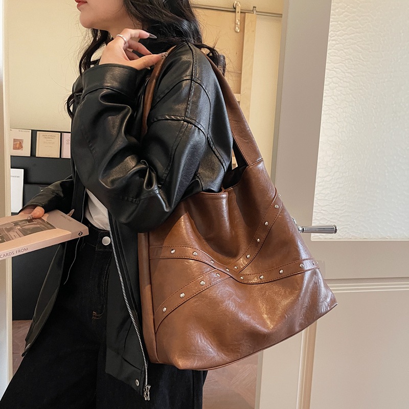 Transfronterizos retro nicho bolsas de cubo portátiles 2025 nuevo transporte de gran capacidad bolsa bolsa de hombro de locomotora