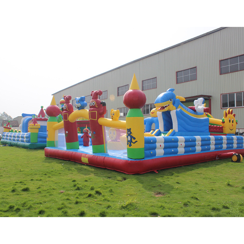 Nuevo castillo inflable al aire libre grandes niños trampolín centro comercial cuadrado patio interior diapositiva Castillo travieso