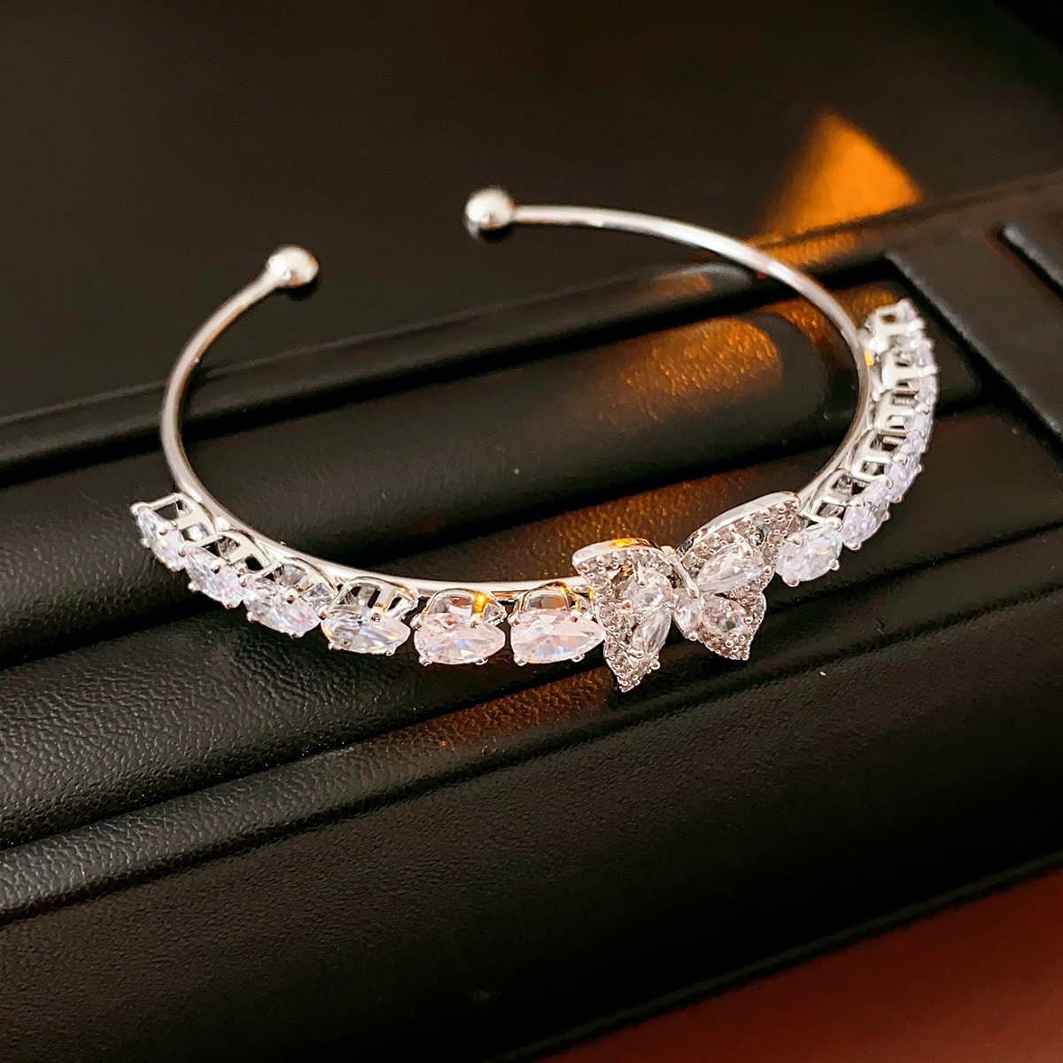 Flor de circón pulsera redonda de doble apertura de doble capa, lujo ligero, estilo frío, pulsera exquisita, joyería de moda de alta gama de todo fósforo