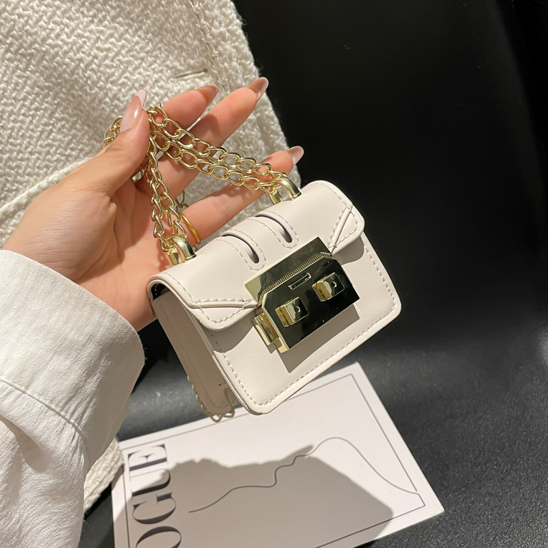 Small Bag Women's 2024 New Fashionable Crossbody Bag High-end Sense Ins Niche Design Black Sweet Cool Mini Coin Purse Small Bag Women's 2024 New Fashionable Crossbody Bag High-end Sense Ins Niche Design Black Sweet Cool Mini Coin Purse