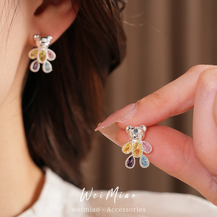 Agujas de plata Zircon osos colgante pernos delicados lindos aretes de lujo versátiles 2026 nuevos joyas de moda para los oídos image 3