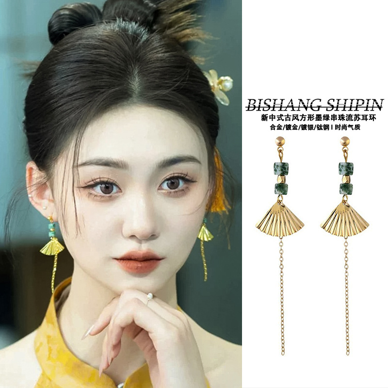 Fashionable elegant retro earrings