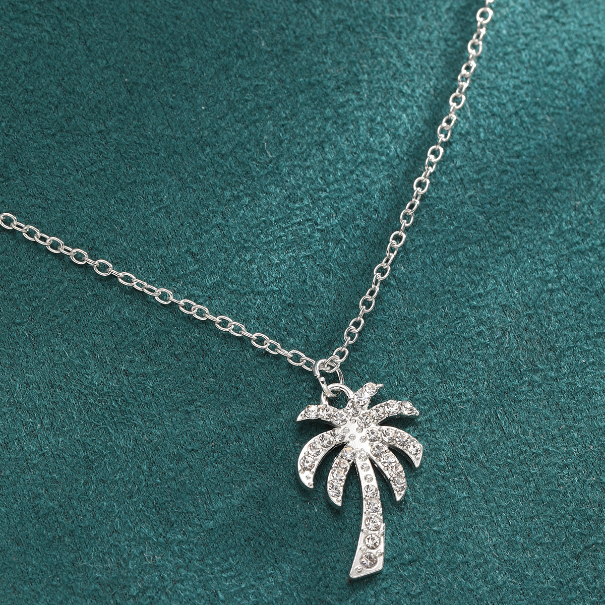 Diamond Encrusted Coconut Tree Pendant Necklace For Women_voghion.com