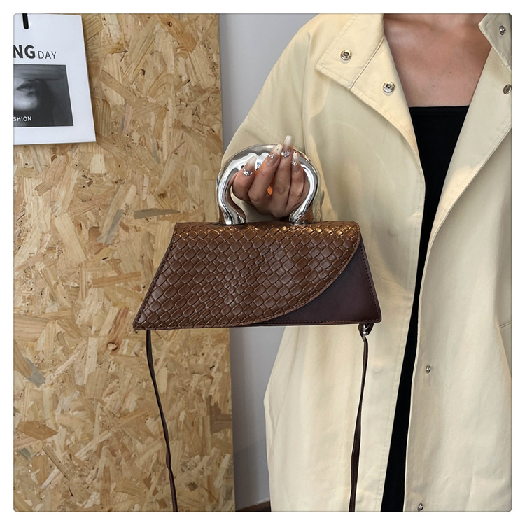 Crocodile patterned handbag for women 2024 new high-end niche design, personalized single shoulder crossbody square bag_voghion.com