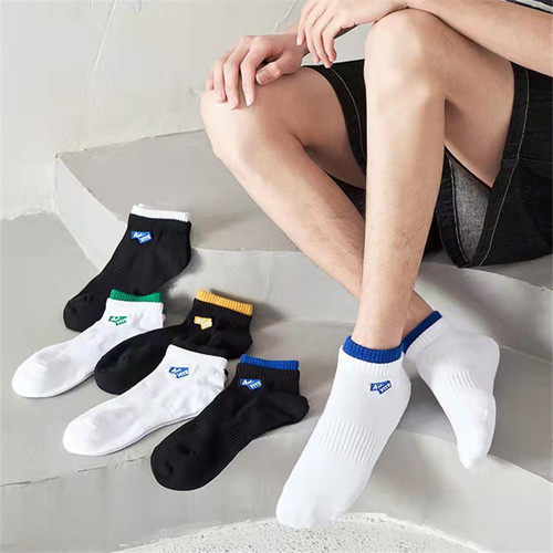 Embroidered socks for men, 100% cotton boat socks, solid color cotton socks, trendy Ins style, black and white combed cotton socks for men, wholesale