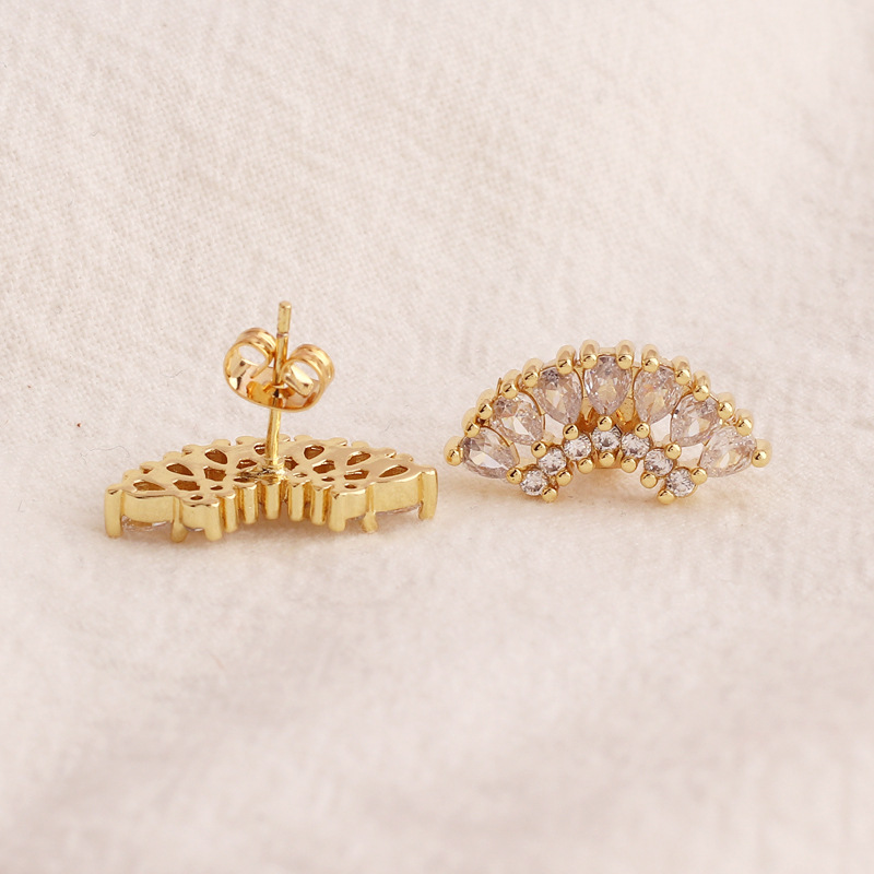 Fashion Sector Copper Inlaid Zircon Ear Studs 1 Pair