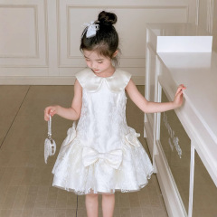 25新しい女の子のレースのベストの王女のスカートの軽い贅沢な女の子の誕生日のドレスの大きい蝶結びのハスの葉はワンピースを並べます。