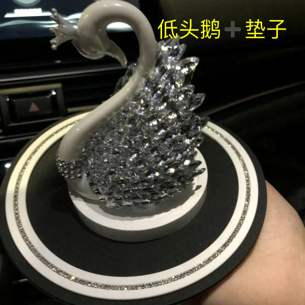 Corona de automóviles almohadilla antideslizante de lana corona de pluma alta almohadilla de diamante corona de pluma blanca decoración de la corona